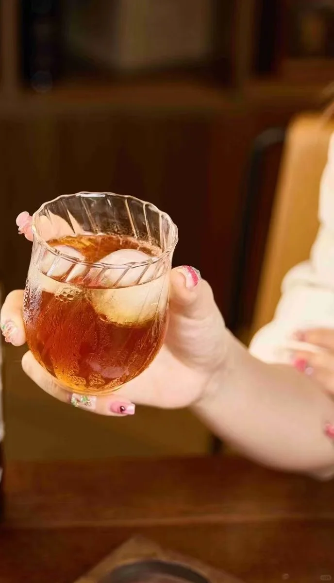 40岁失业的第十八天，一杯马德拉酒敬自己！