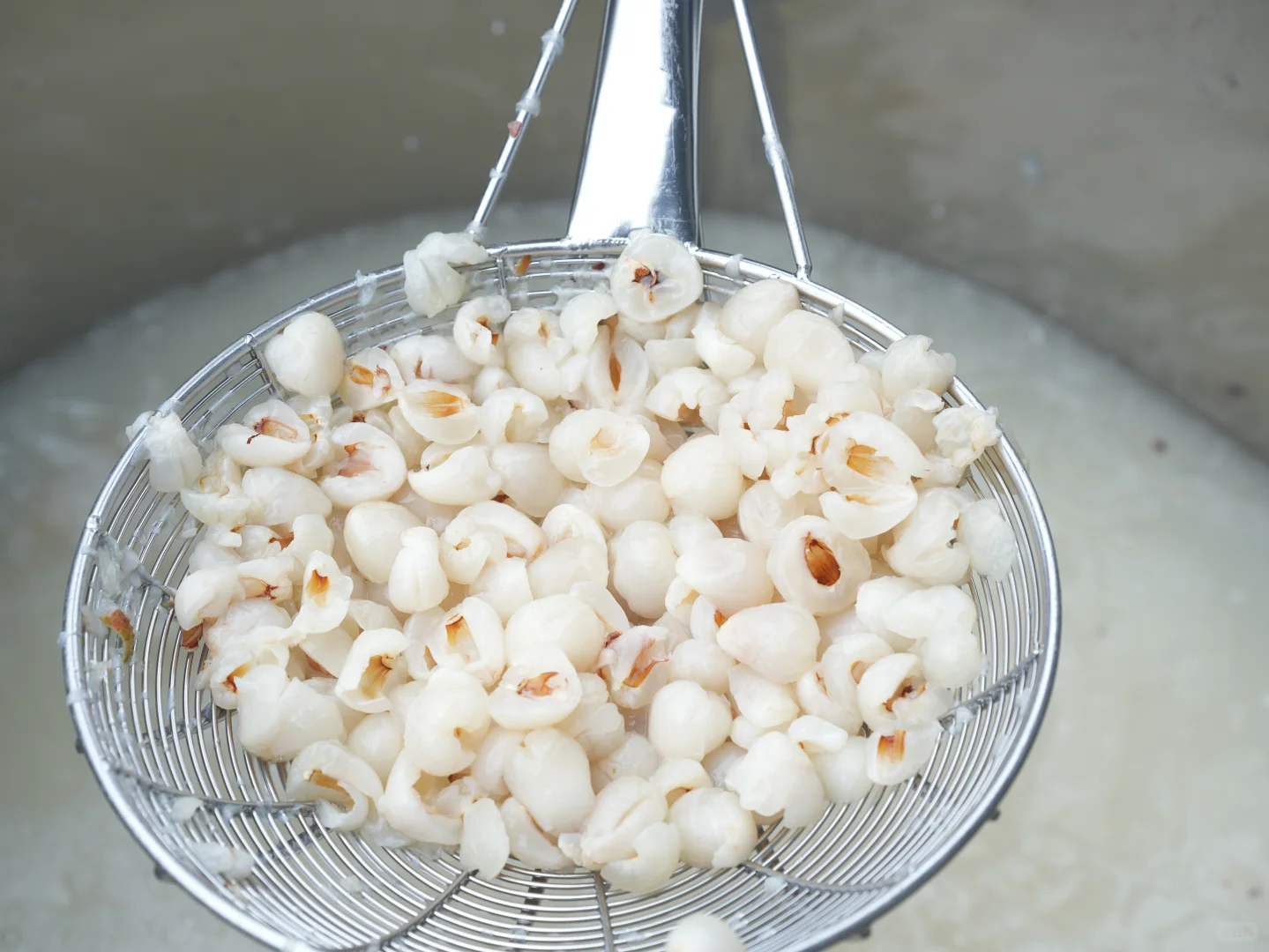 ?行业揭秘❗别再花冤枉钱喝香精荔枝酒了