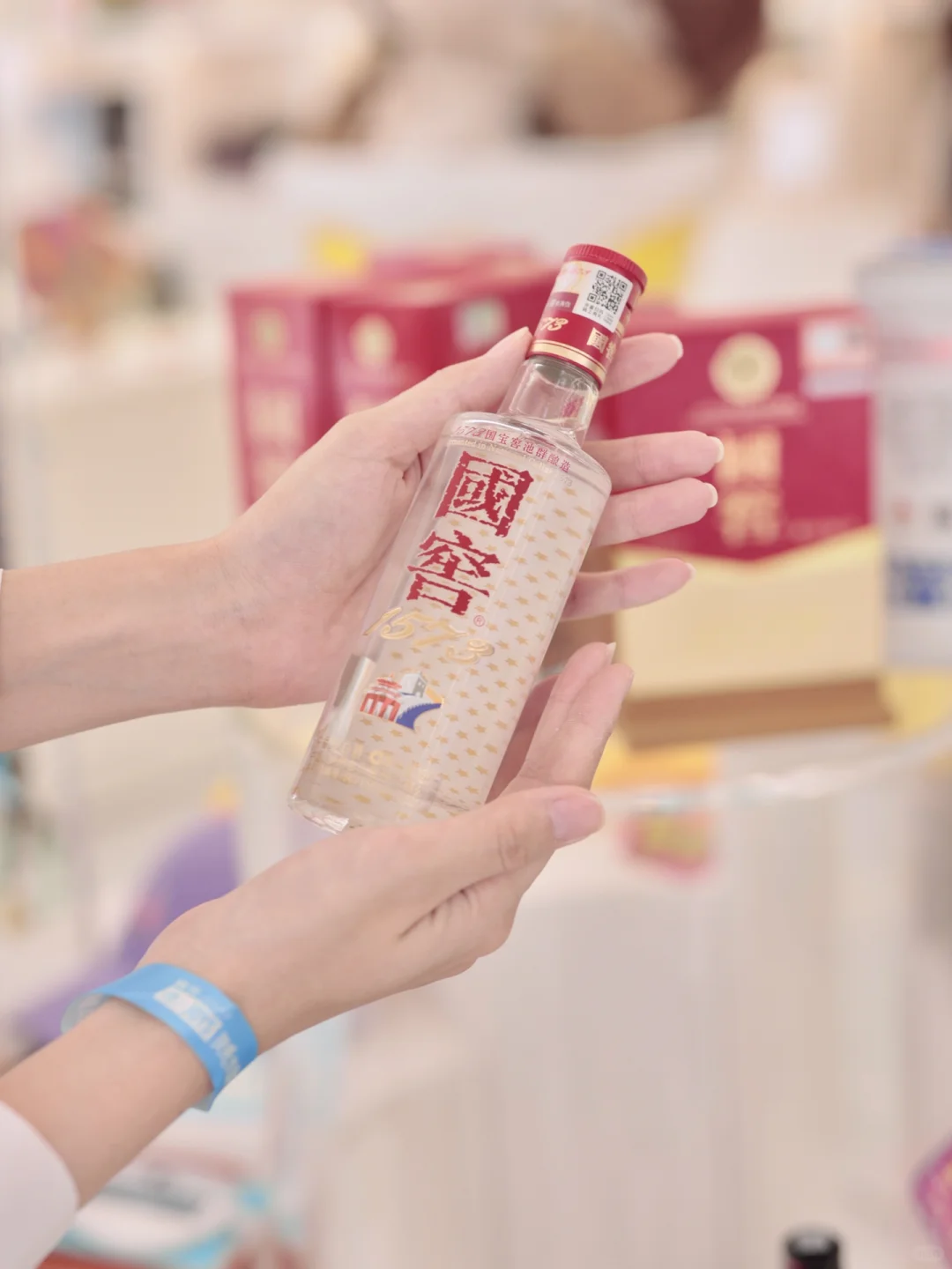 798看展|冰白酒与微醺艺术家????