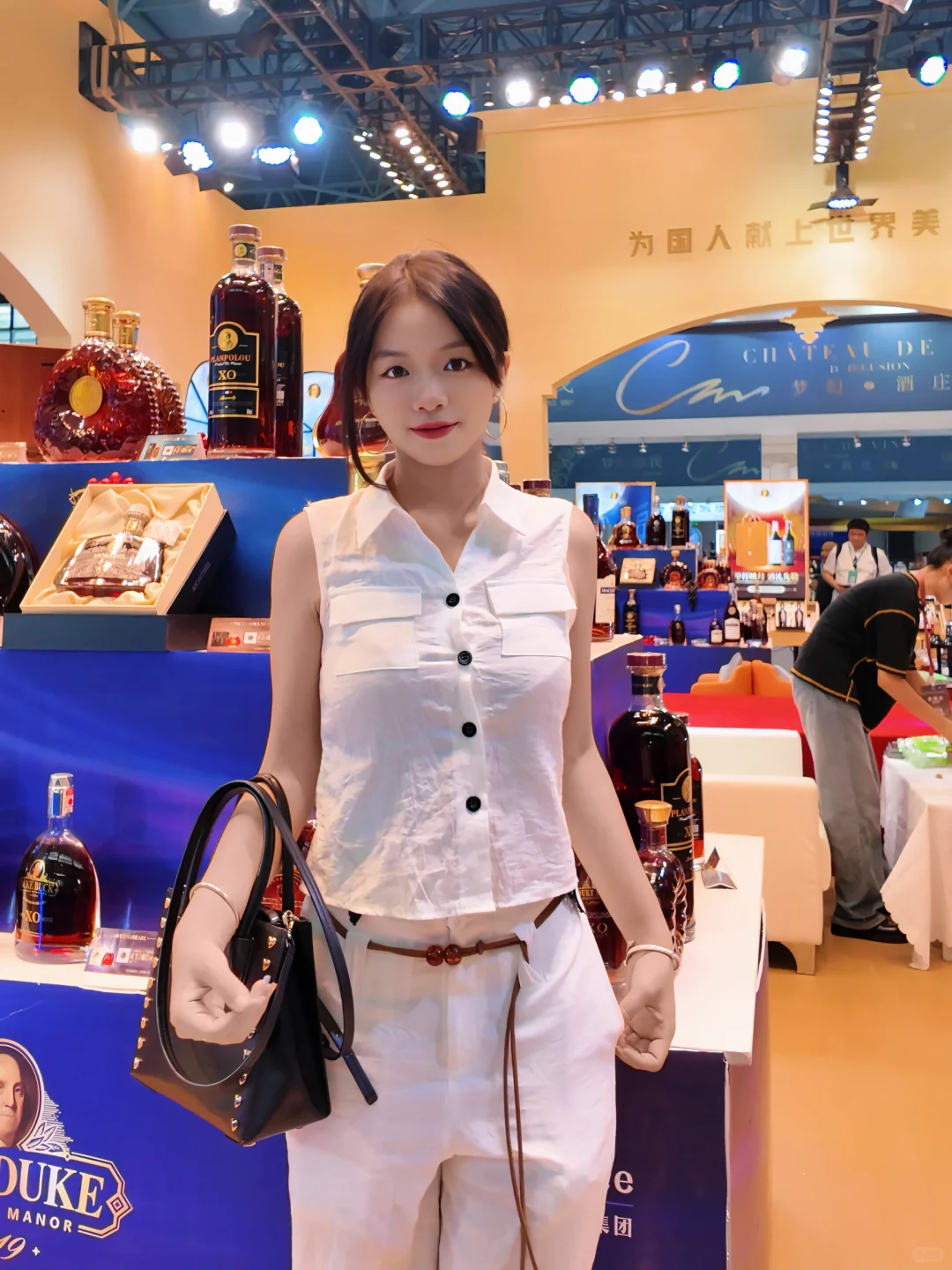酒博会直接把“村T”舞台搬进来了