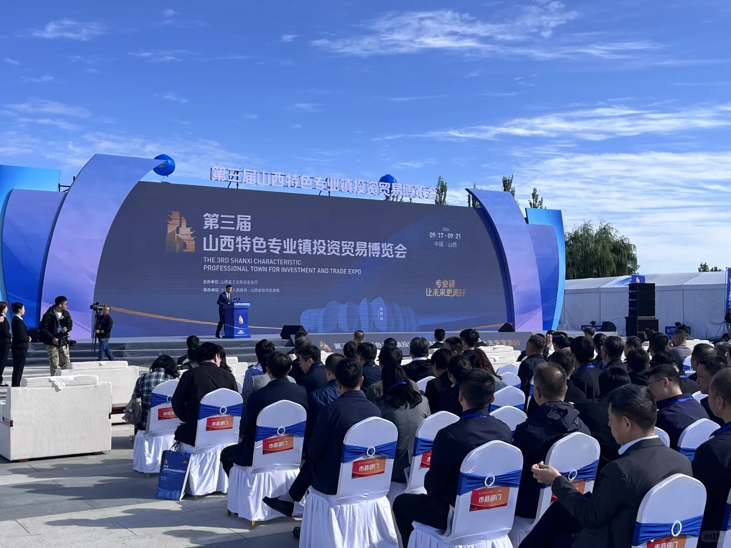 总要来一次蓝色的展会吧?