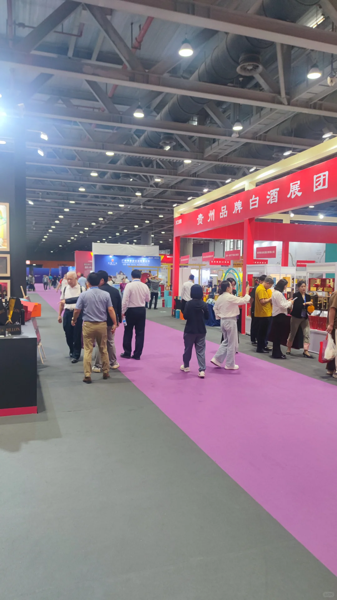 国际名酒展和成人用品展，你会去哪个？