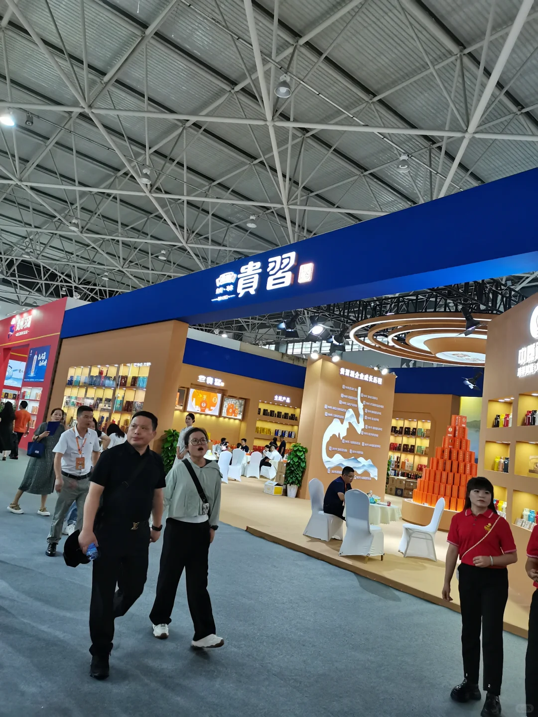 来酒博会不得喝个几千块钱的酒再回去？