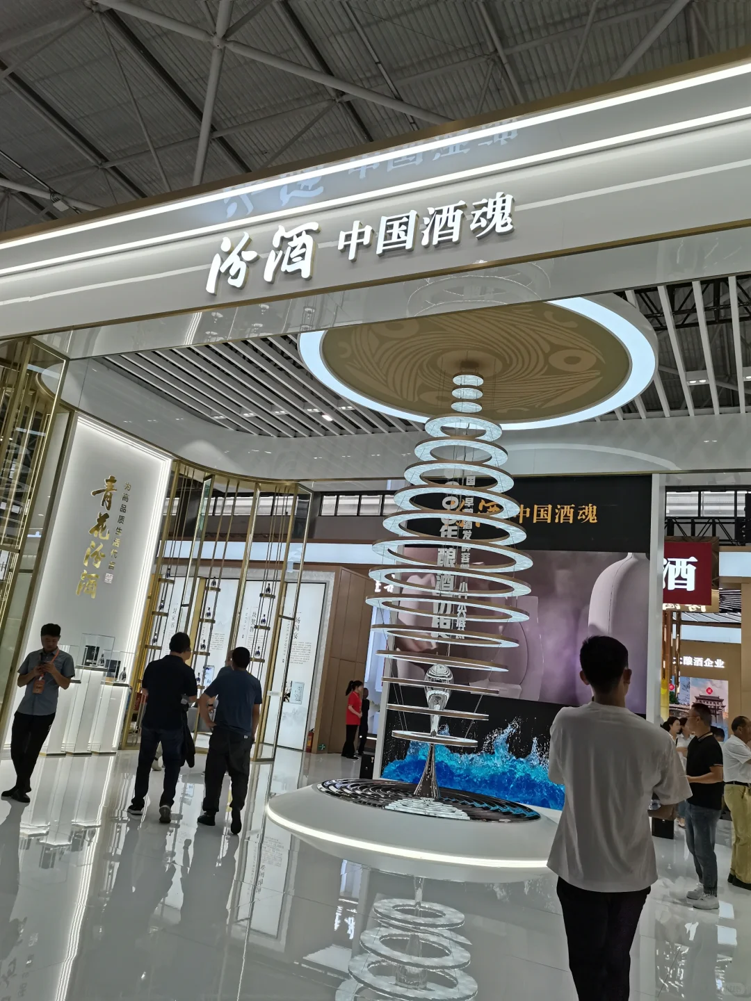 来酒博会不得喝个几千块钱的酒再回去？