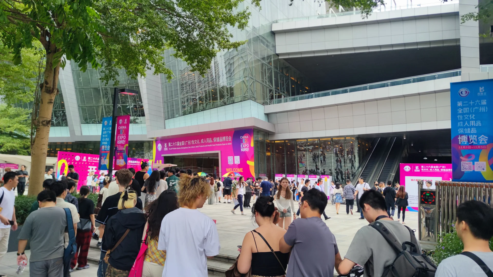 国际名酒展和成人用品展，你会去哪个？