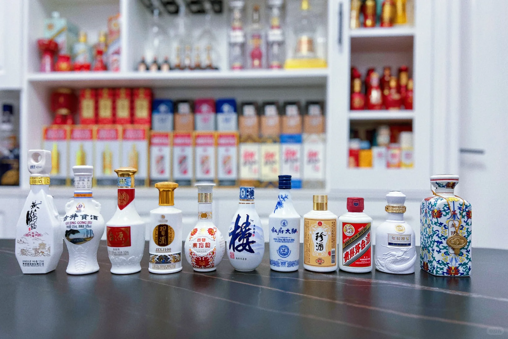 小酒集邮之白色款一些入门的，陶瓷瓶好看