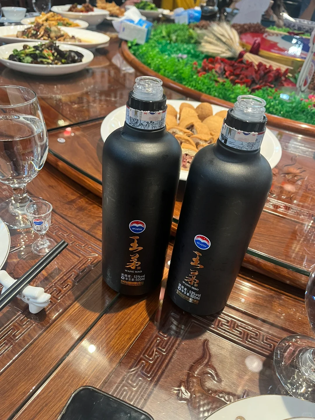 昨天的酒今天发，摸鱼开会喝酒认真?
