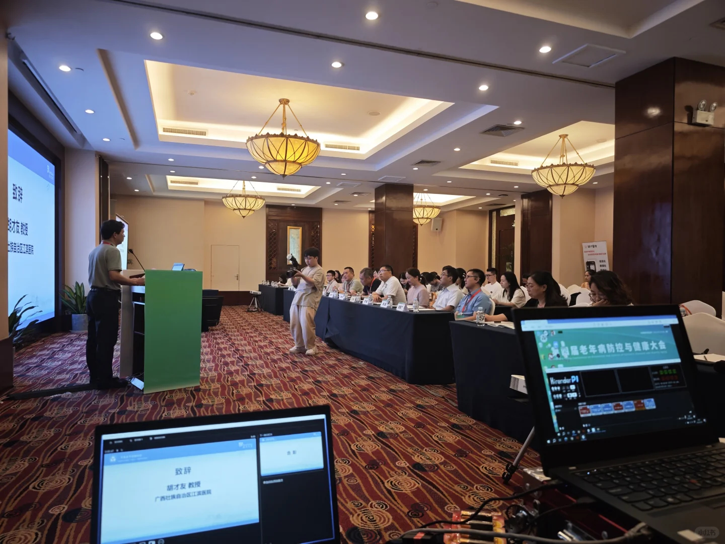会务会议会展打工人加班的夜晚