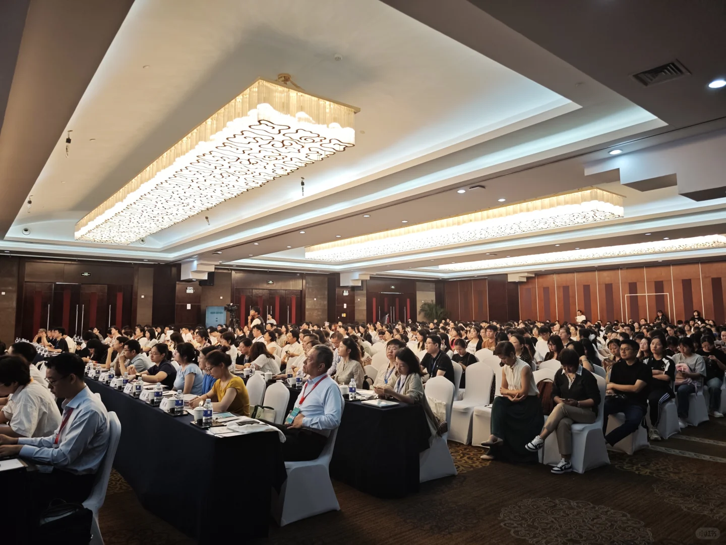 会务会议会展打工人加班的夜晚