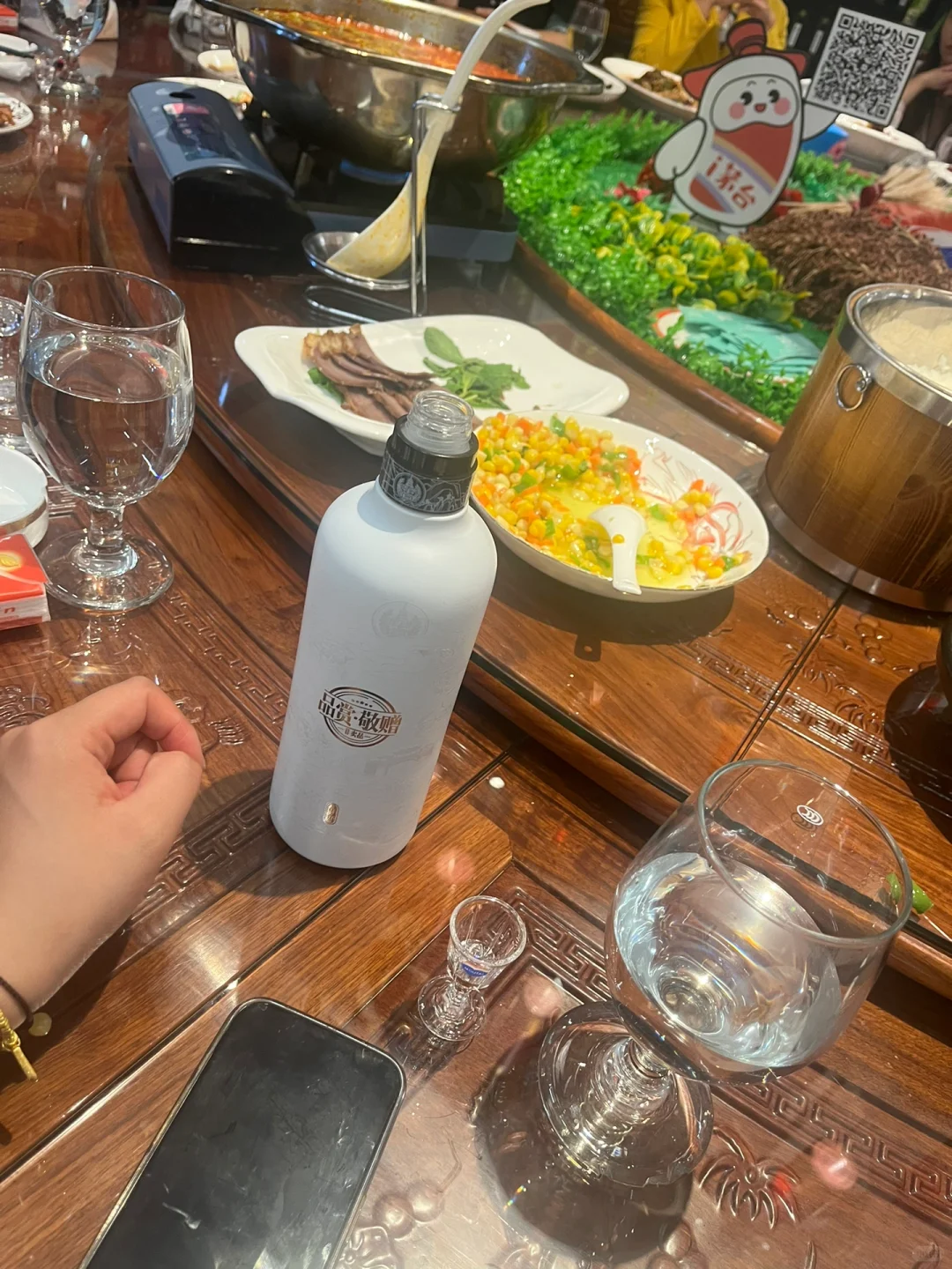 昨天的酒今天发，摸鱼开会喝酒认真?