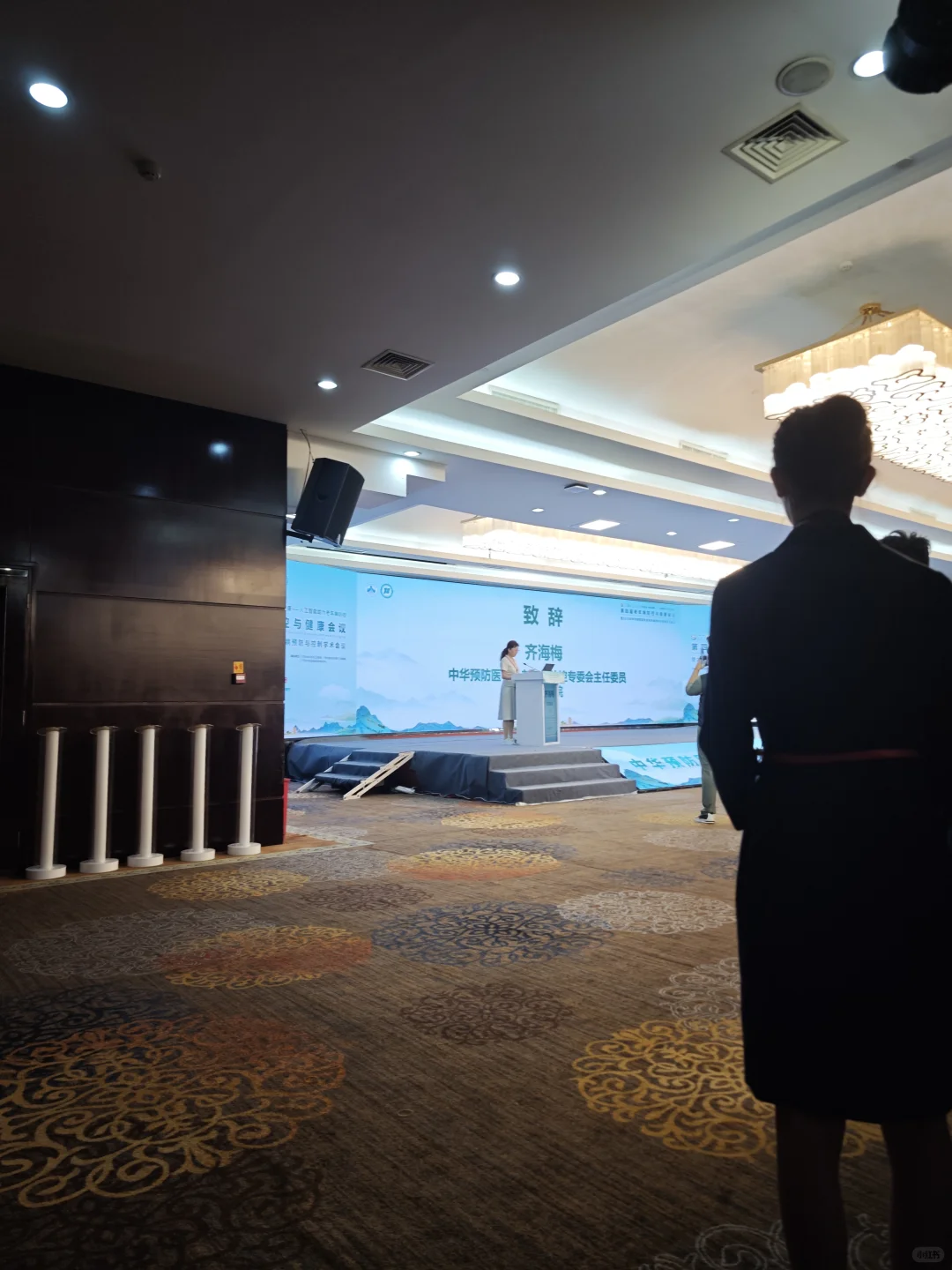 会务会议会展打工人加班的夜晚