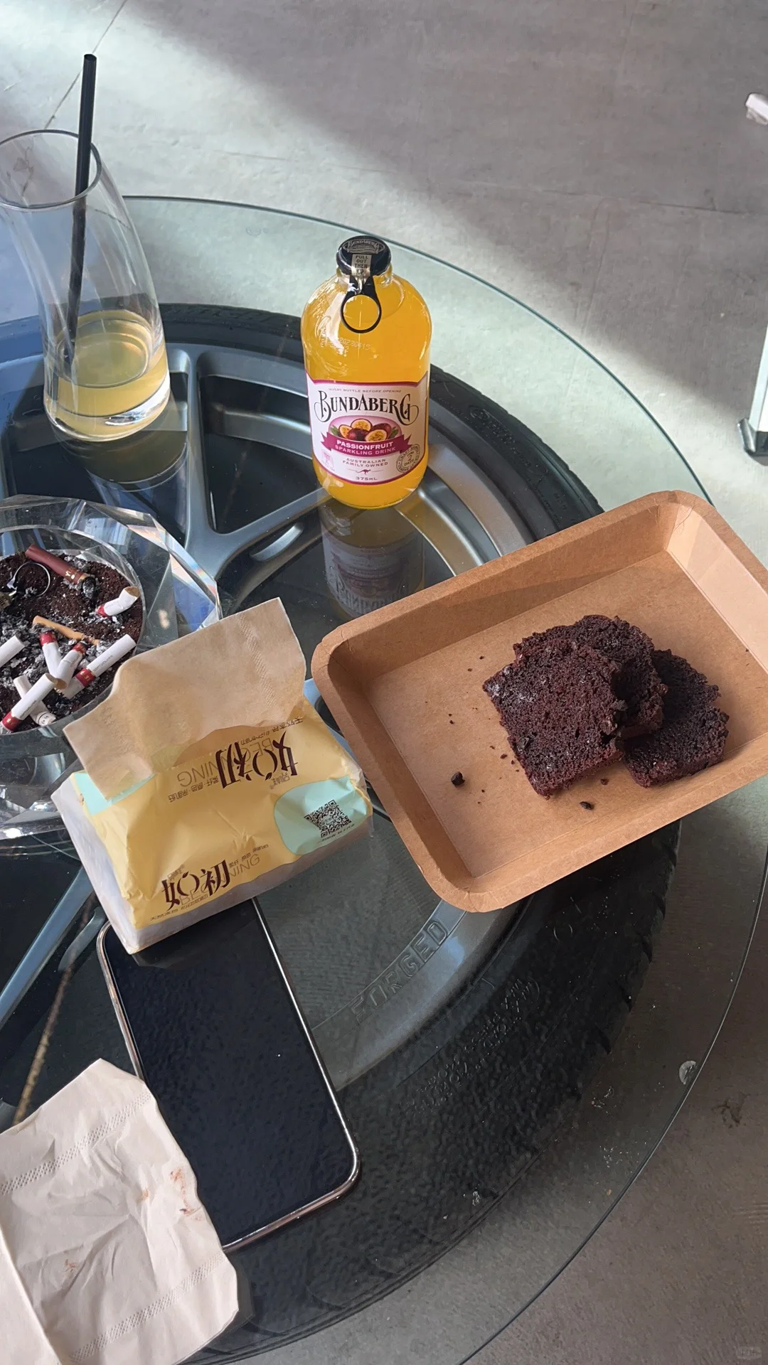 昨天的酒今天发，摸鱼开会喝酒认真?