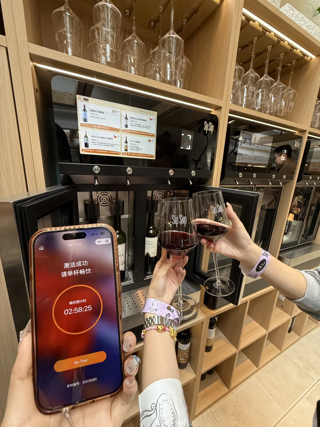 保定！！！好厉害。。。98r葡萄酒畅饮喝了……