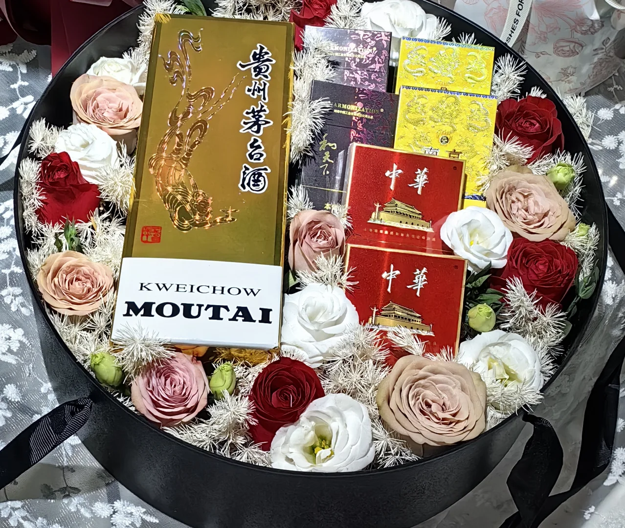 酒和香烟礼盒花束