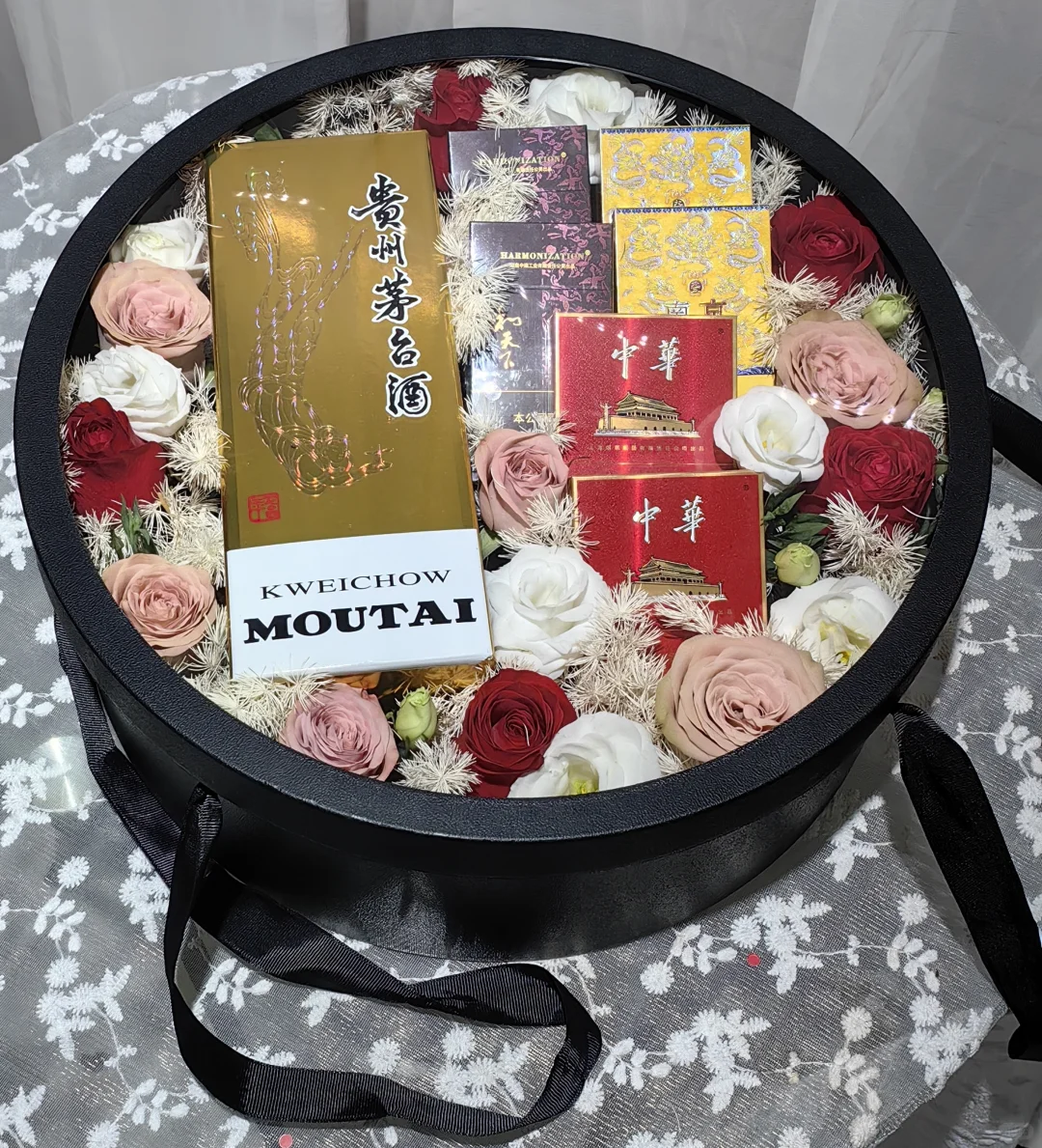 酒和香烟礼盒花束