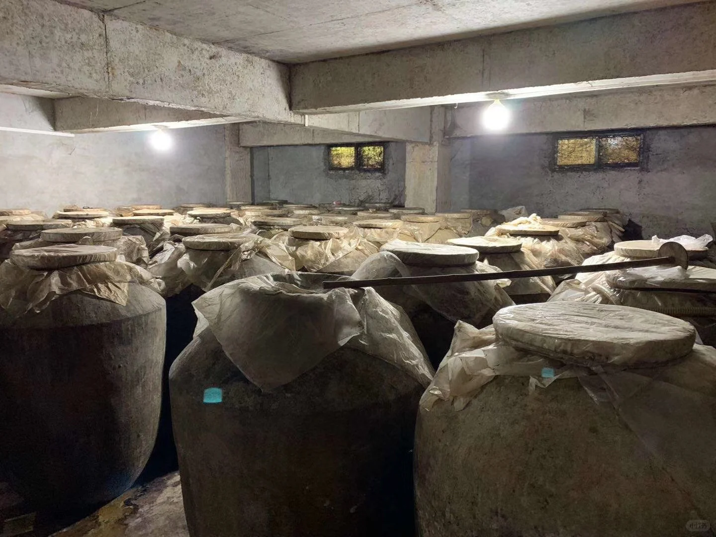 我们本地人都是存新酒喝老酒，就是陈的香