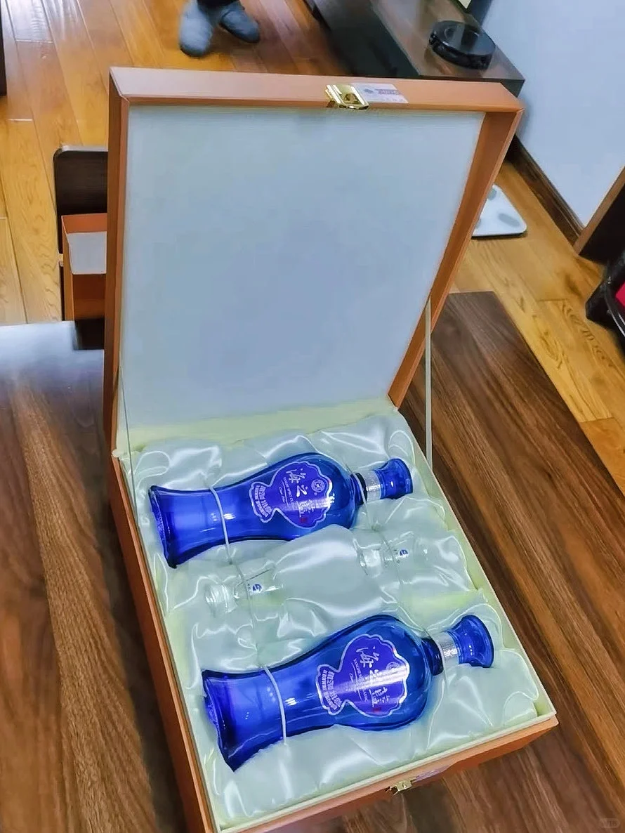 几百块的白酒双瓶礼盒