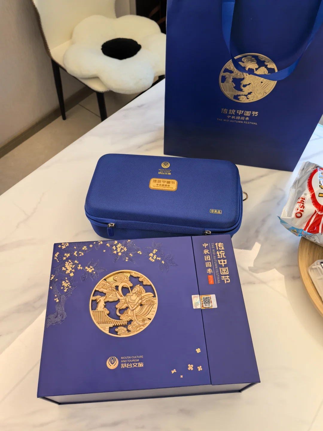 这不就是买望远镜送茅台