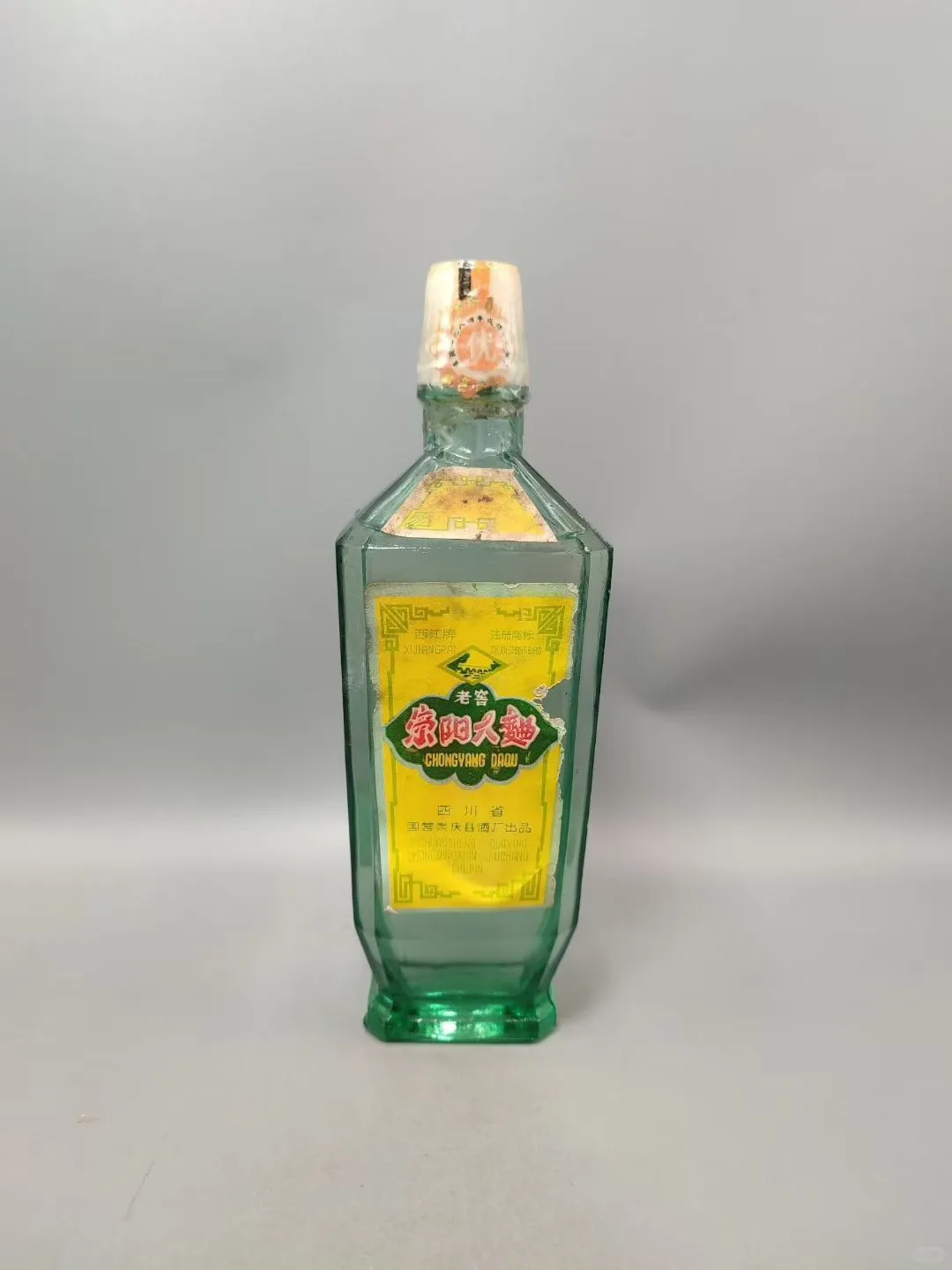 85年药香型崇阳大曲，酒满花好