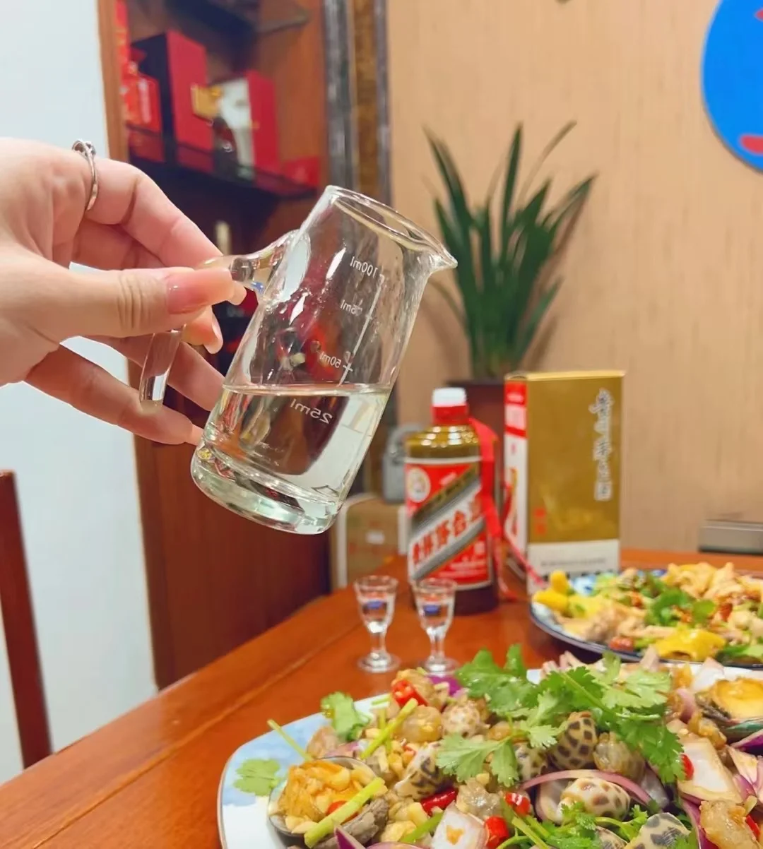 茅台爱好者速看！年份茅台黄金色+品鉴仪式感