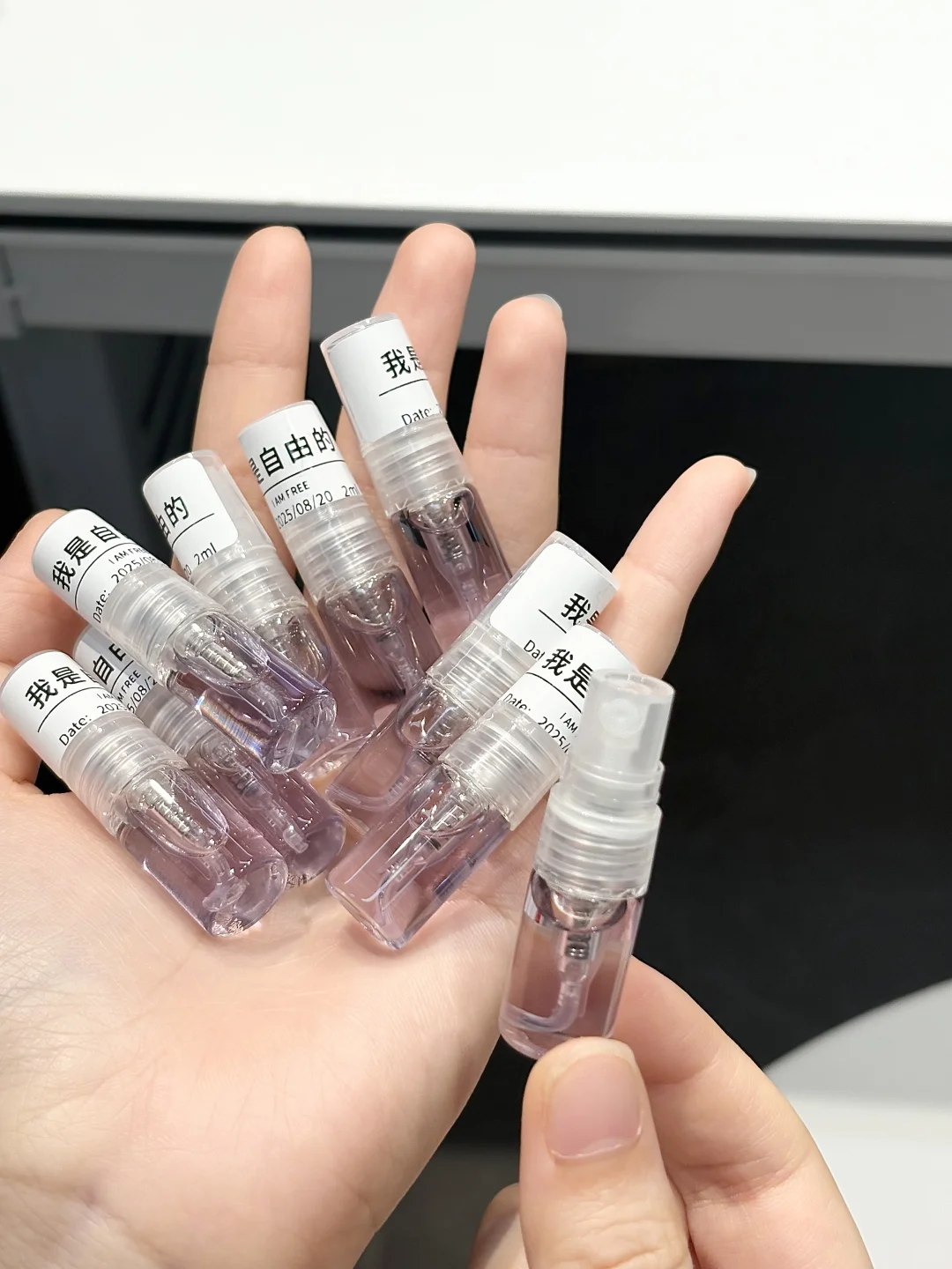 接着来！！！我是自由的3块钱试香！！还包邮?