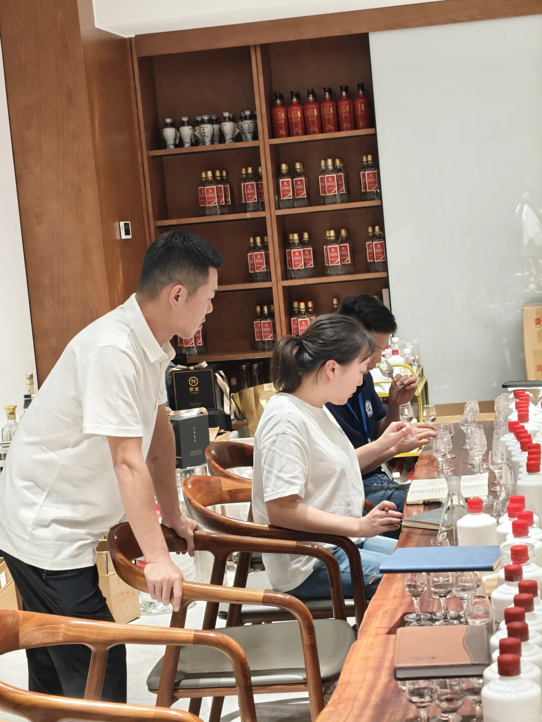 品酒如品人生，细品方知其味 ?