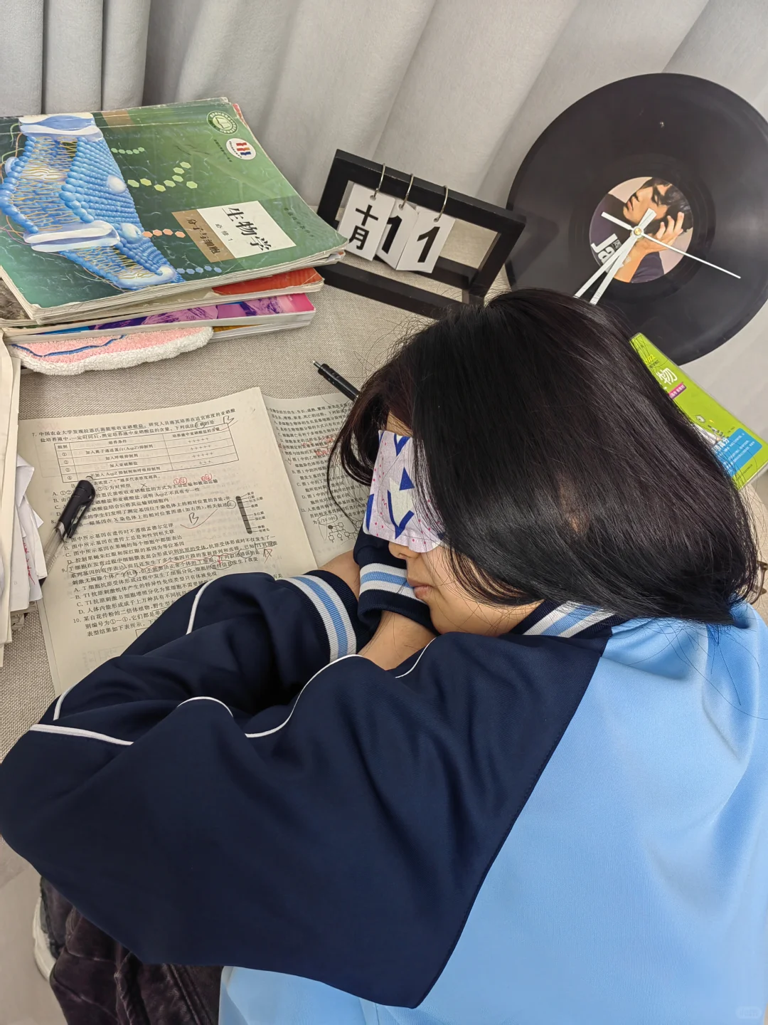 眼睛度数每年涨100正常吗？