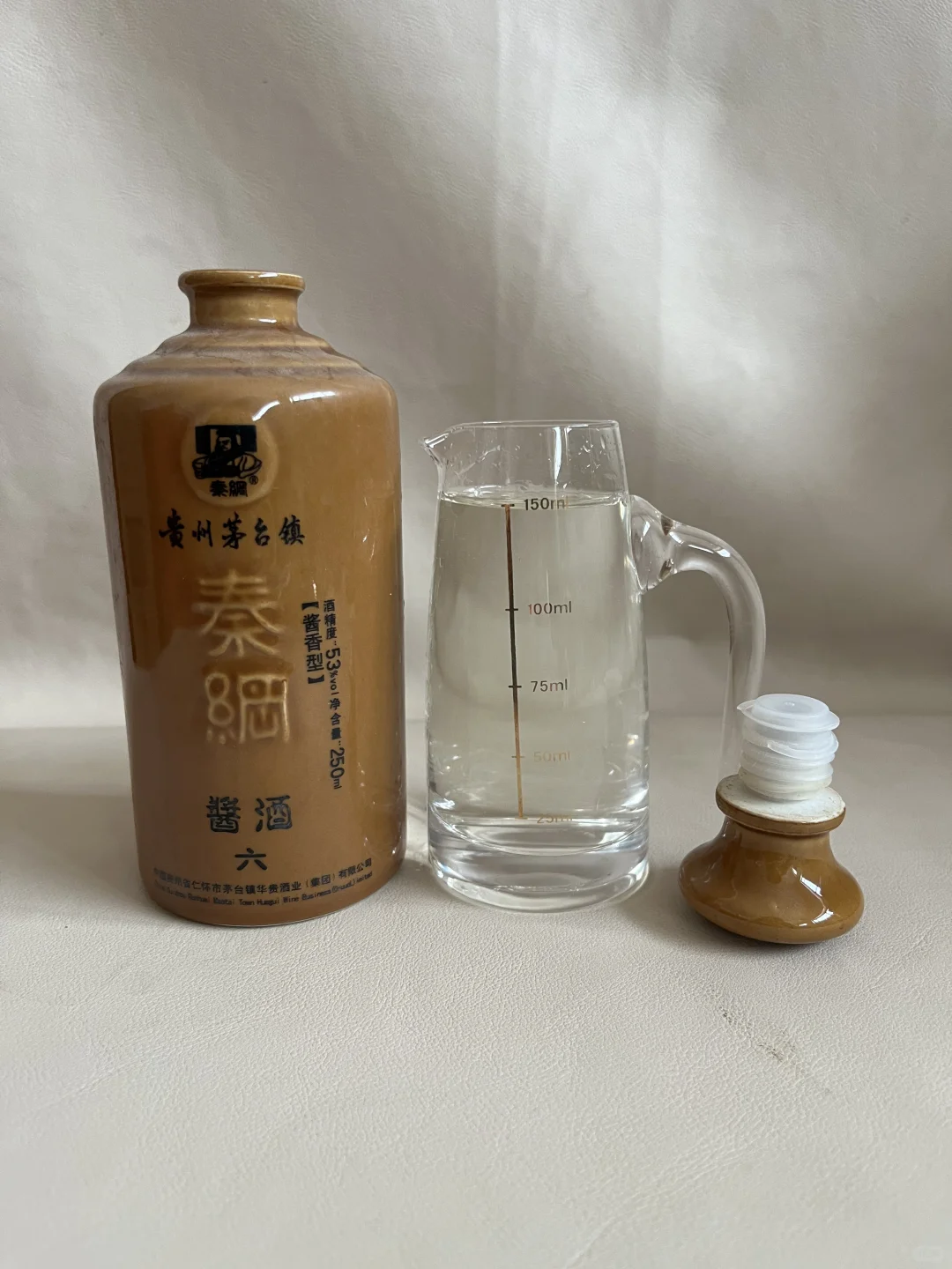 2013年53度酱香，酒体微黄 酒香四溢