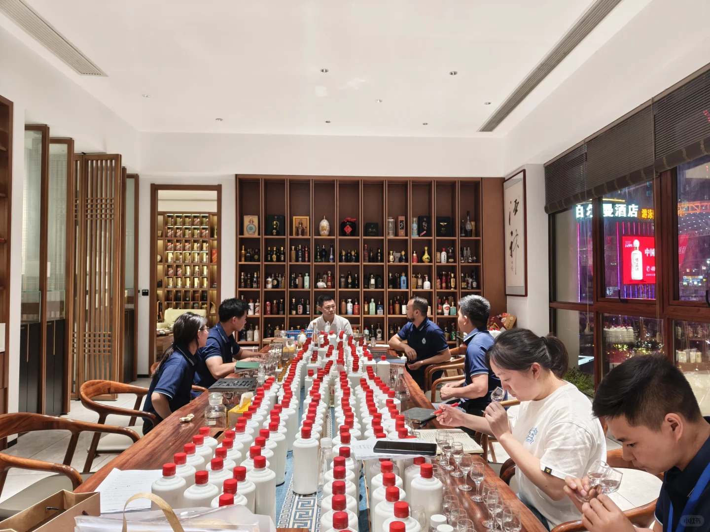 品酒如品人生，细品方知其味 ?