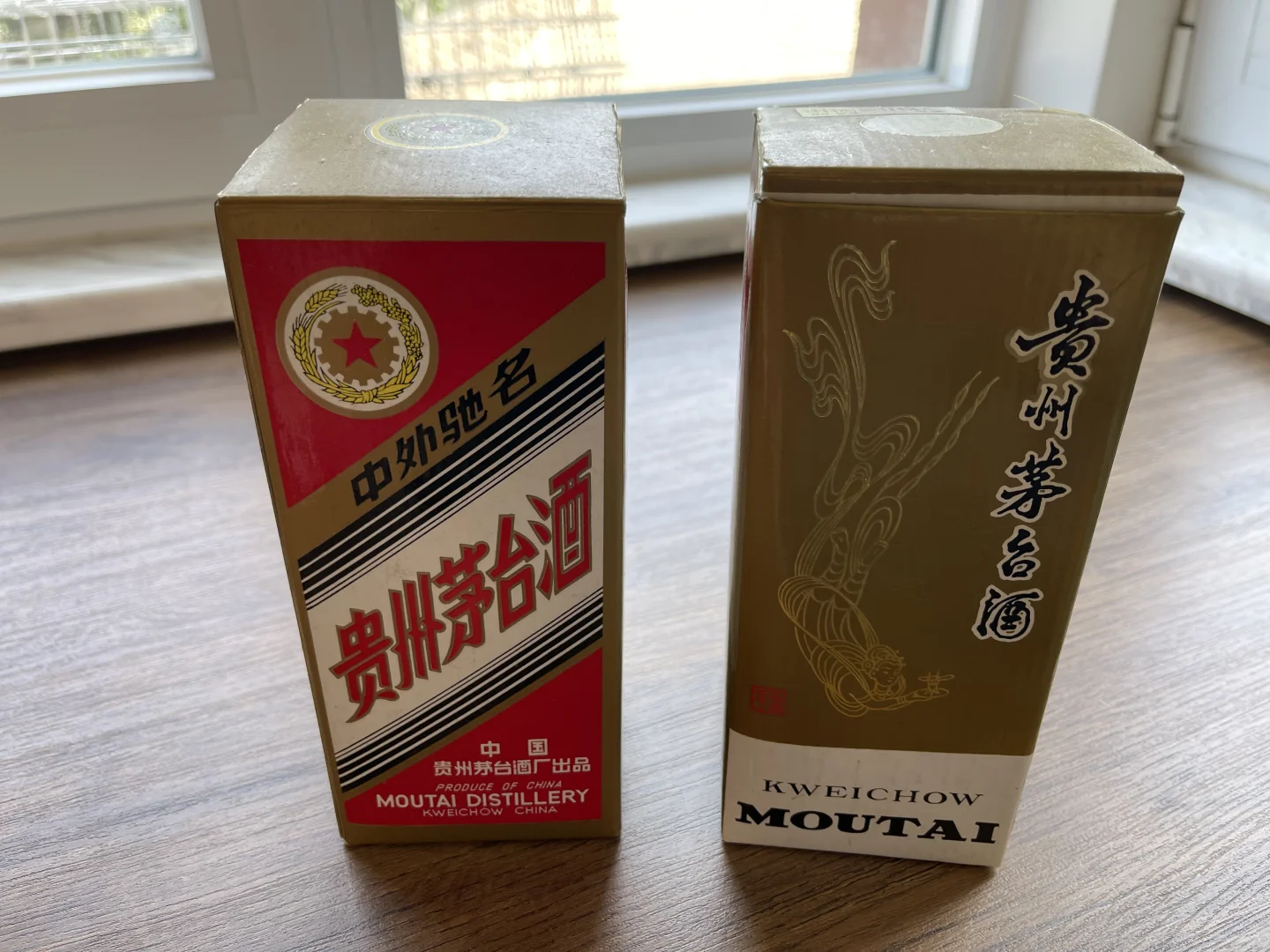 分享两瓶自己收藏的老茅台，大神们帮着看看