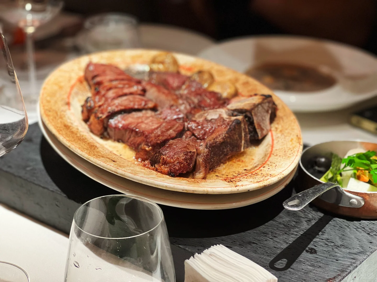 属龙人南京一起喝大龙。