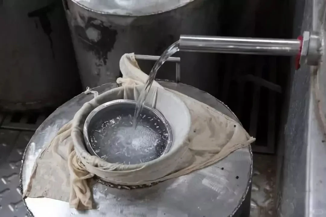 看完这篇文章你就不会觉得酱酒贵了