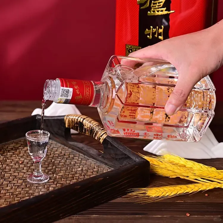 何以解忧，唯有泸州老窖六年窖头曲