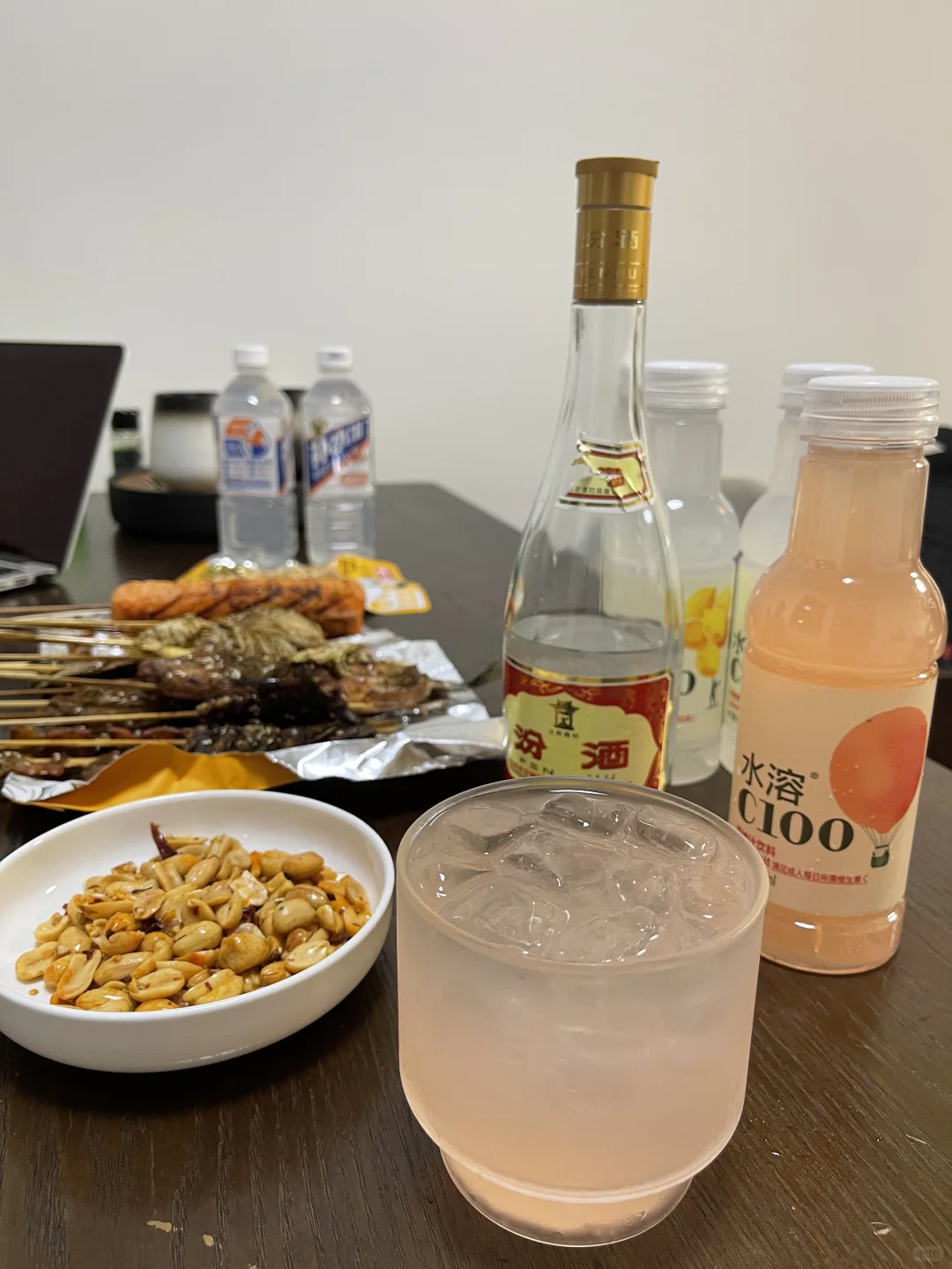 成年人的快乐：酒精和音乐