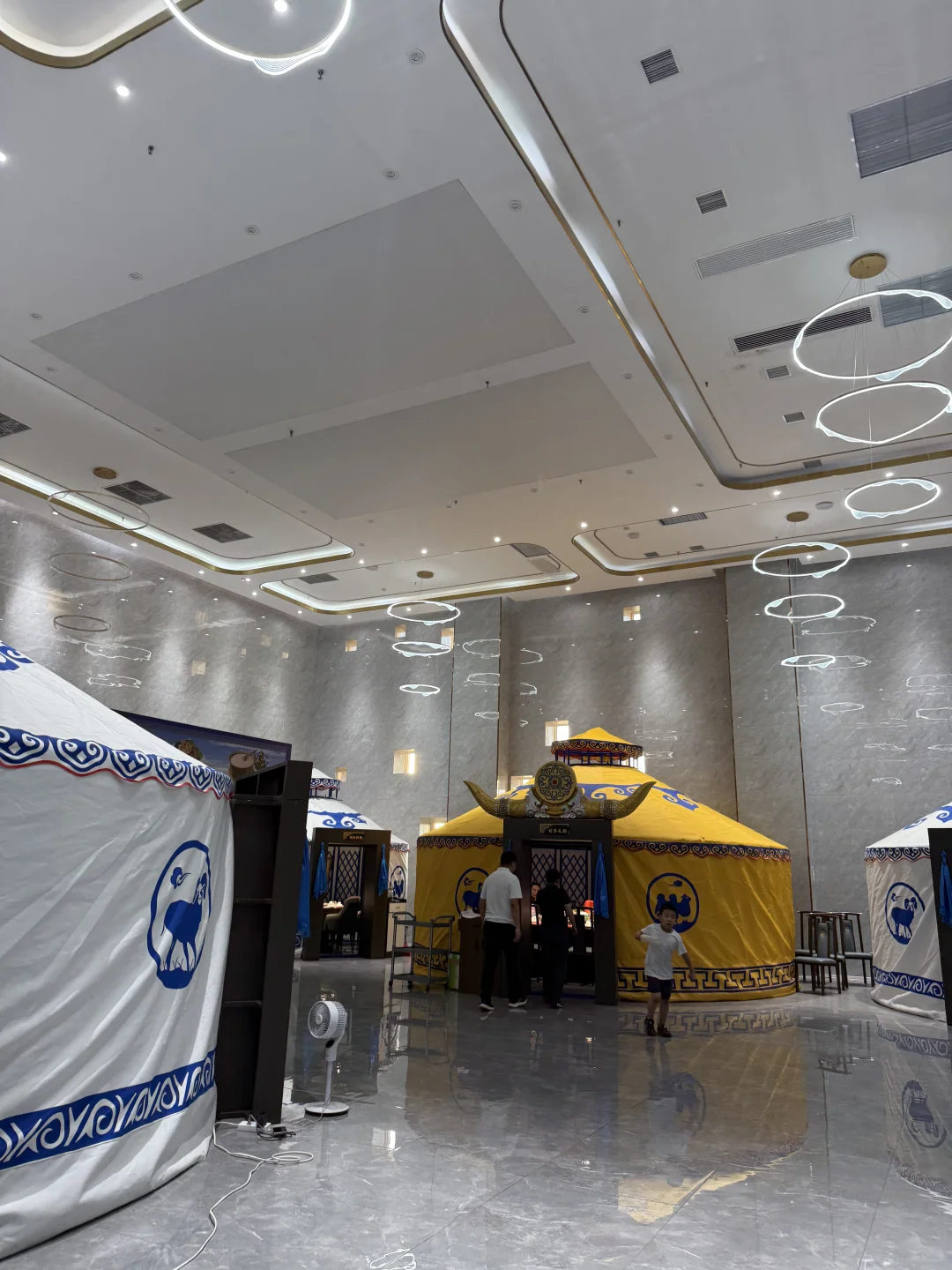 终于快离开了这个对壶喝白酒的地方