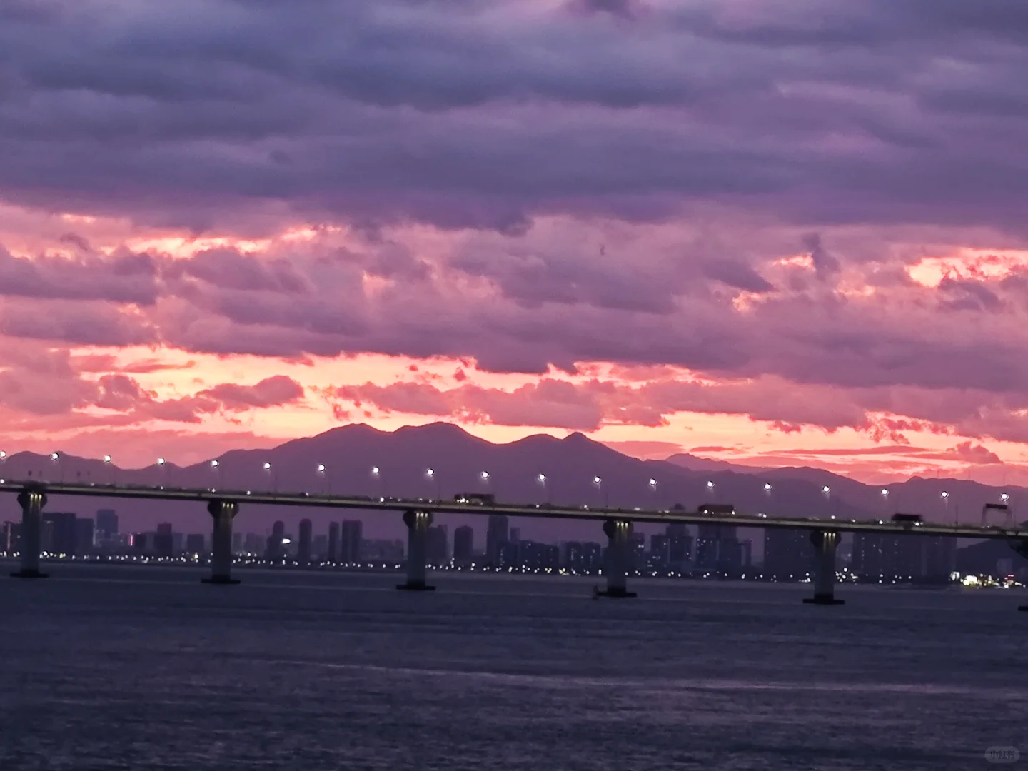 玫瑰色日出 × 葡萄酒紫霞??