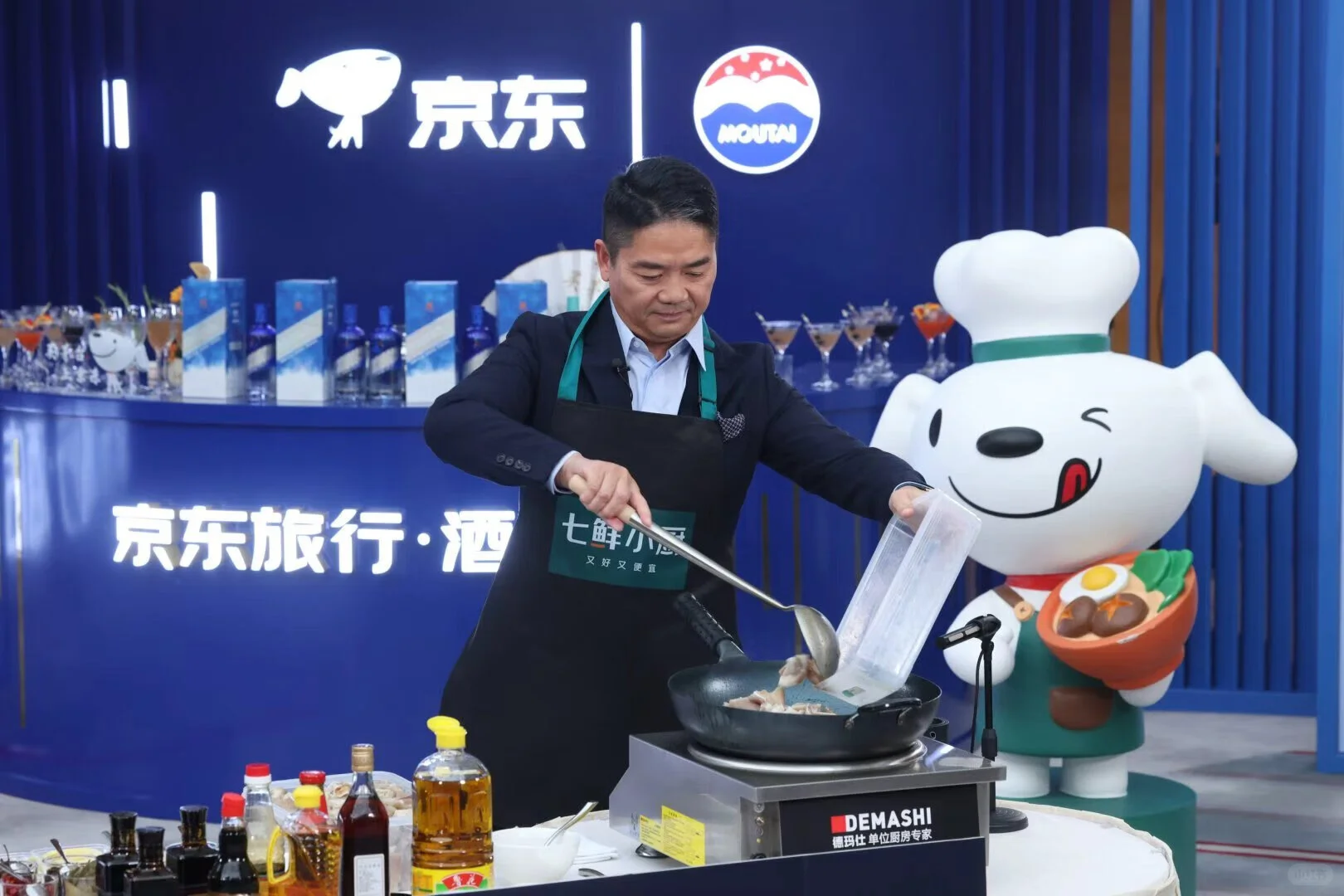 东哥现身京东品酒会