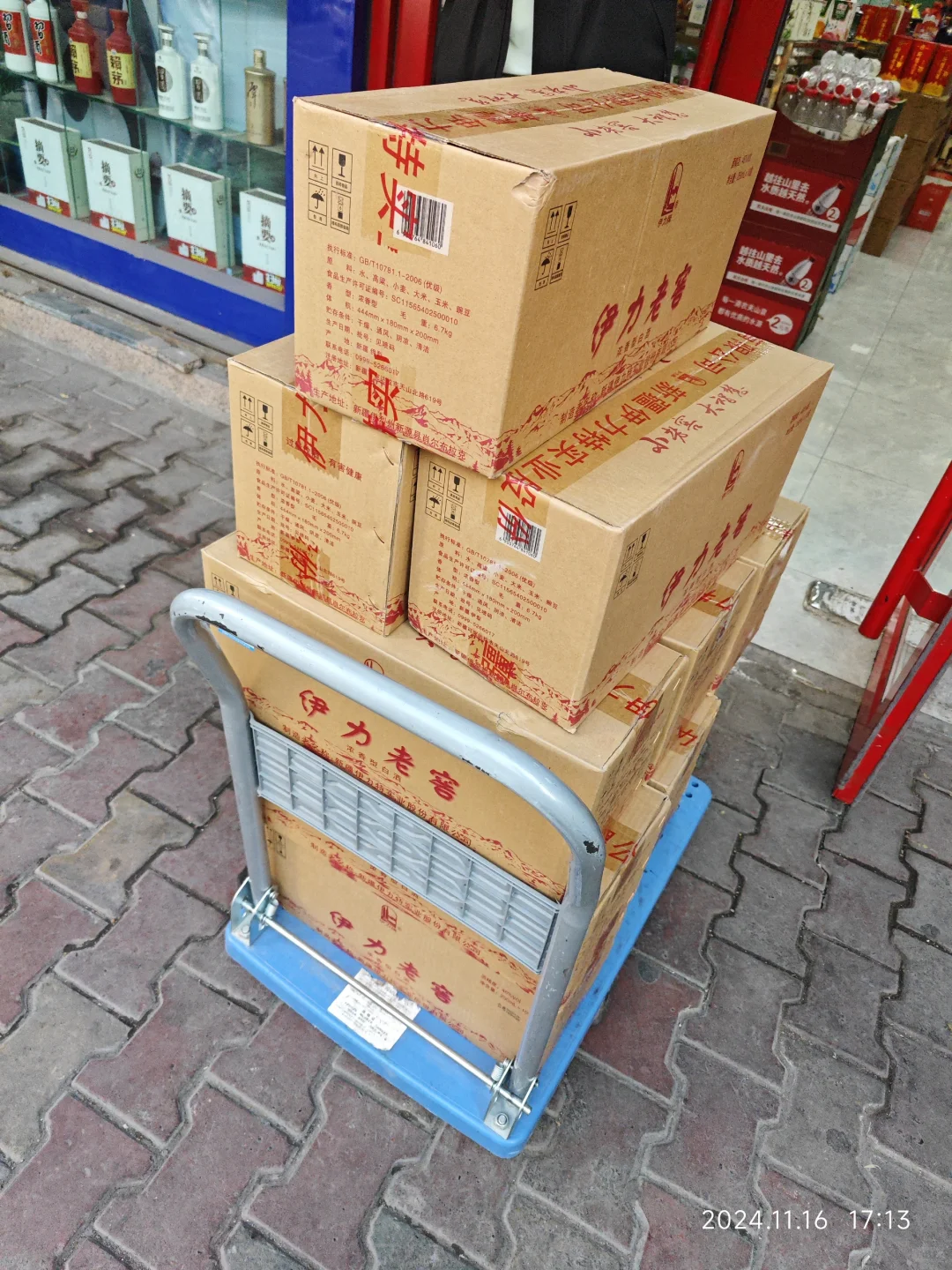 送货日常，酱香型白酒喝的人做来越多了