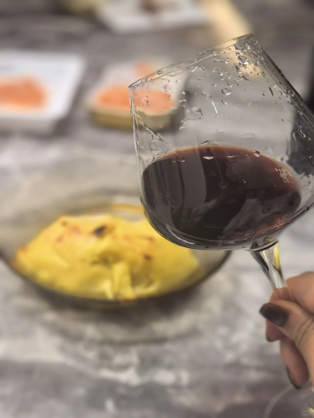 快乐其实很简单，今晚的快乐是红酒给的