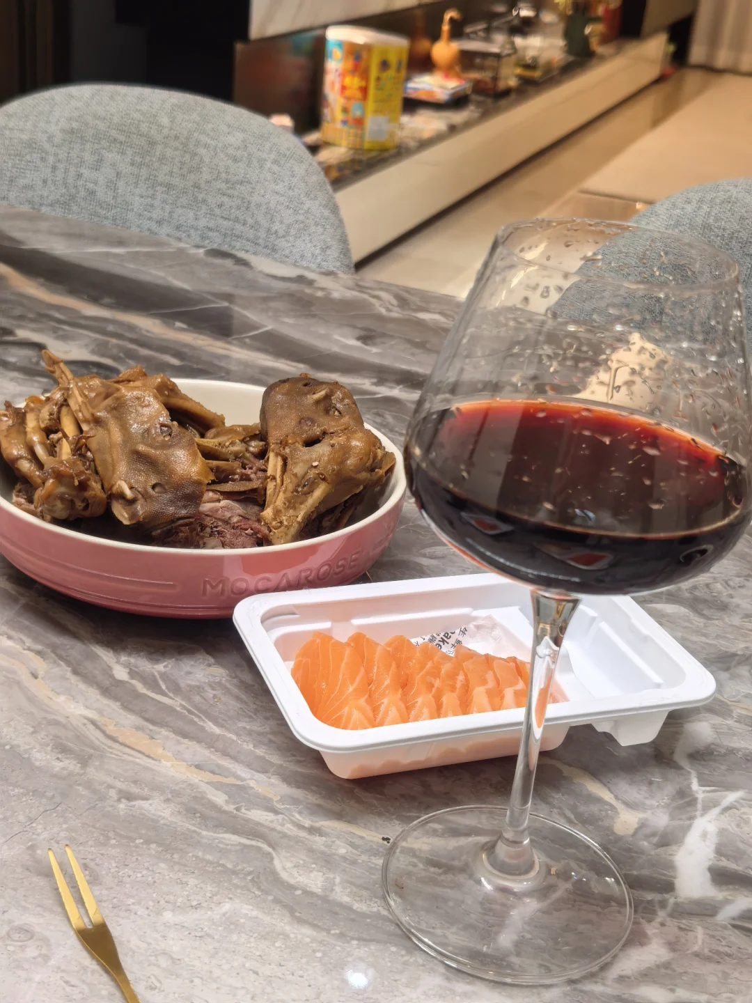 快乐其实很简单，今晚的快乐是红酒给的