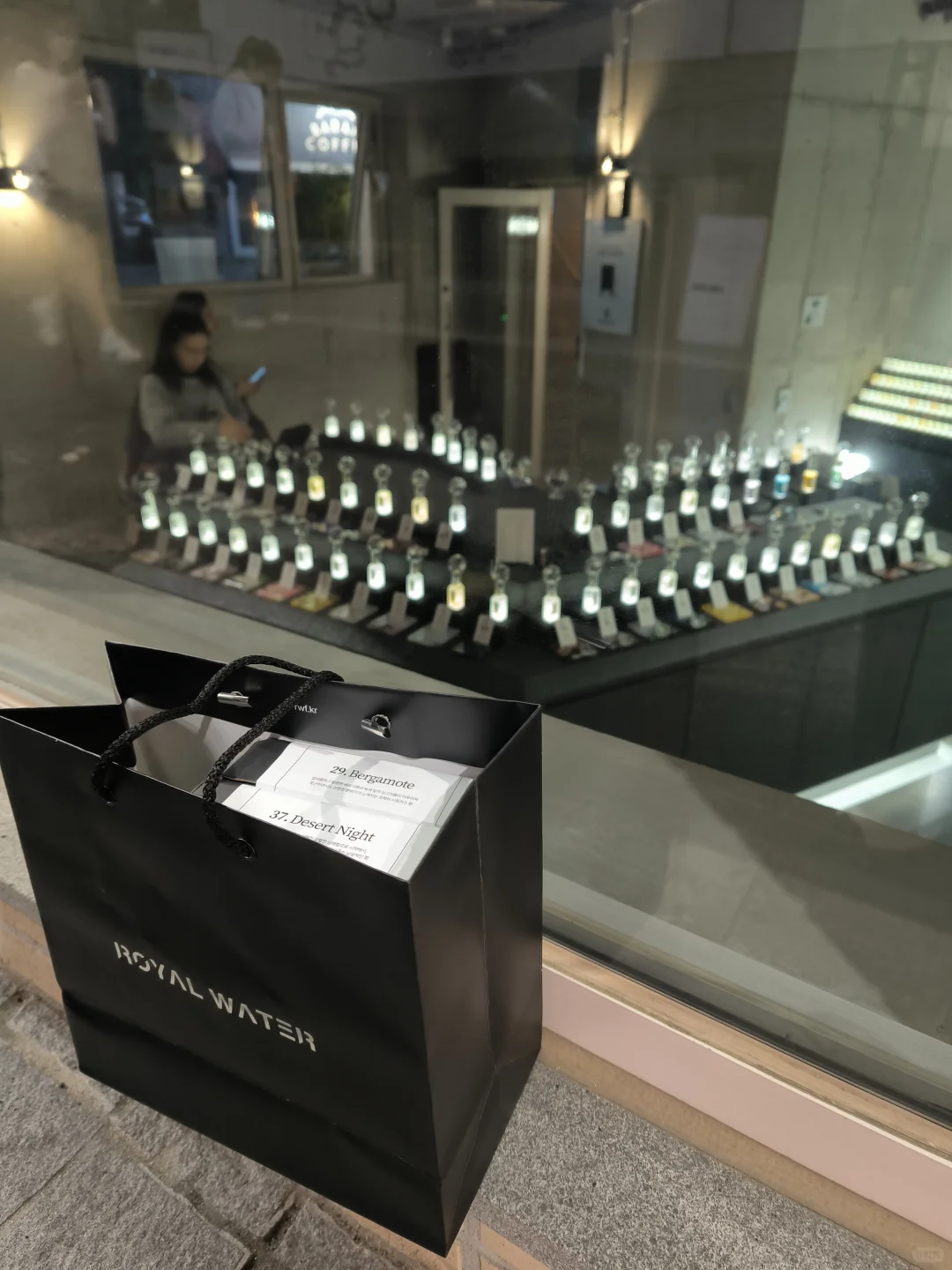 小韩坠多香型的平价香水店|??延南洞