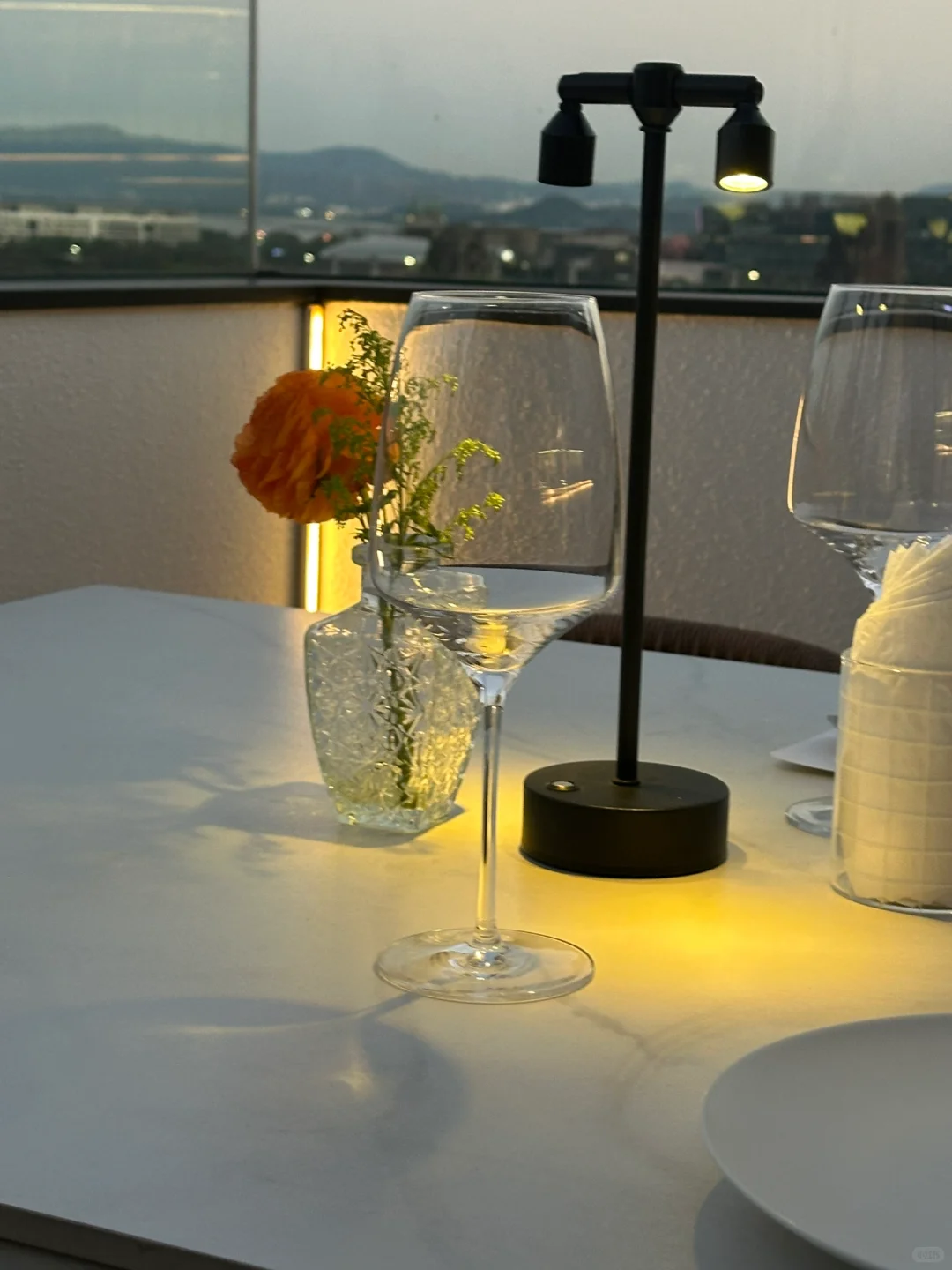 今晚微醺喝什么｜一杯葡萄酒把我喝微醺了