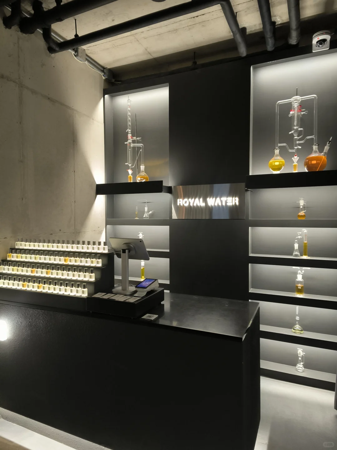 小韩坠多香型的平价香水店|??延南洞