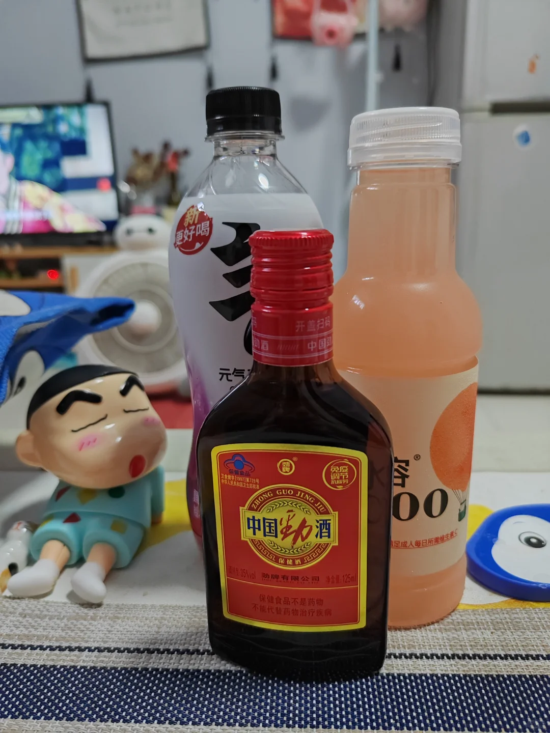 喝中国劲酒打亲朋好友?