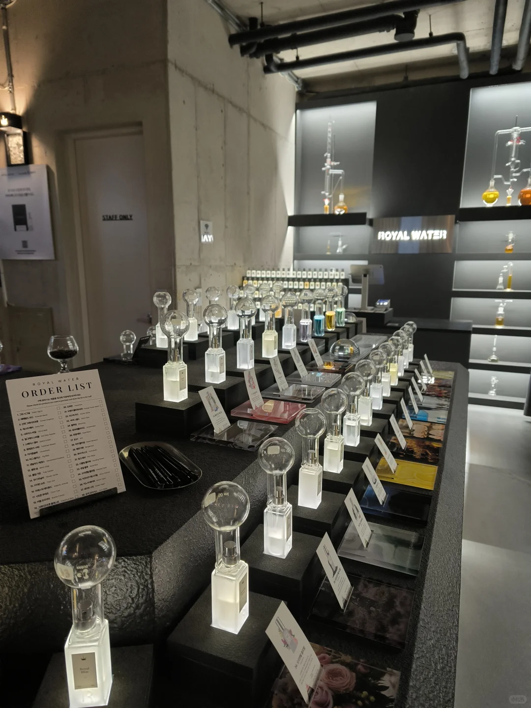 小韩坠多香型的平价香水店|??延南洞