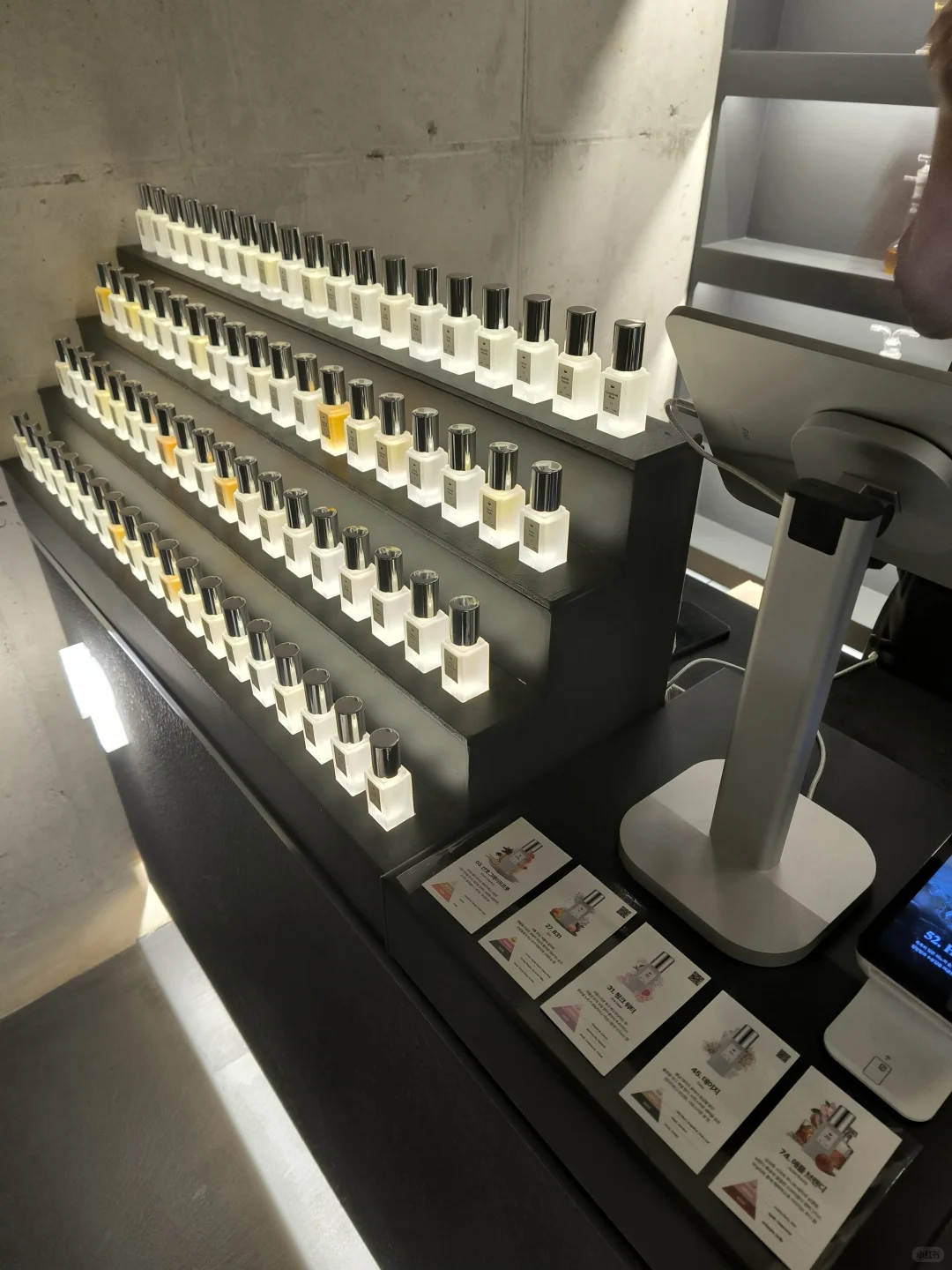 小韩坠多香型的平价香水店|??延南洞