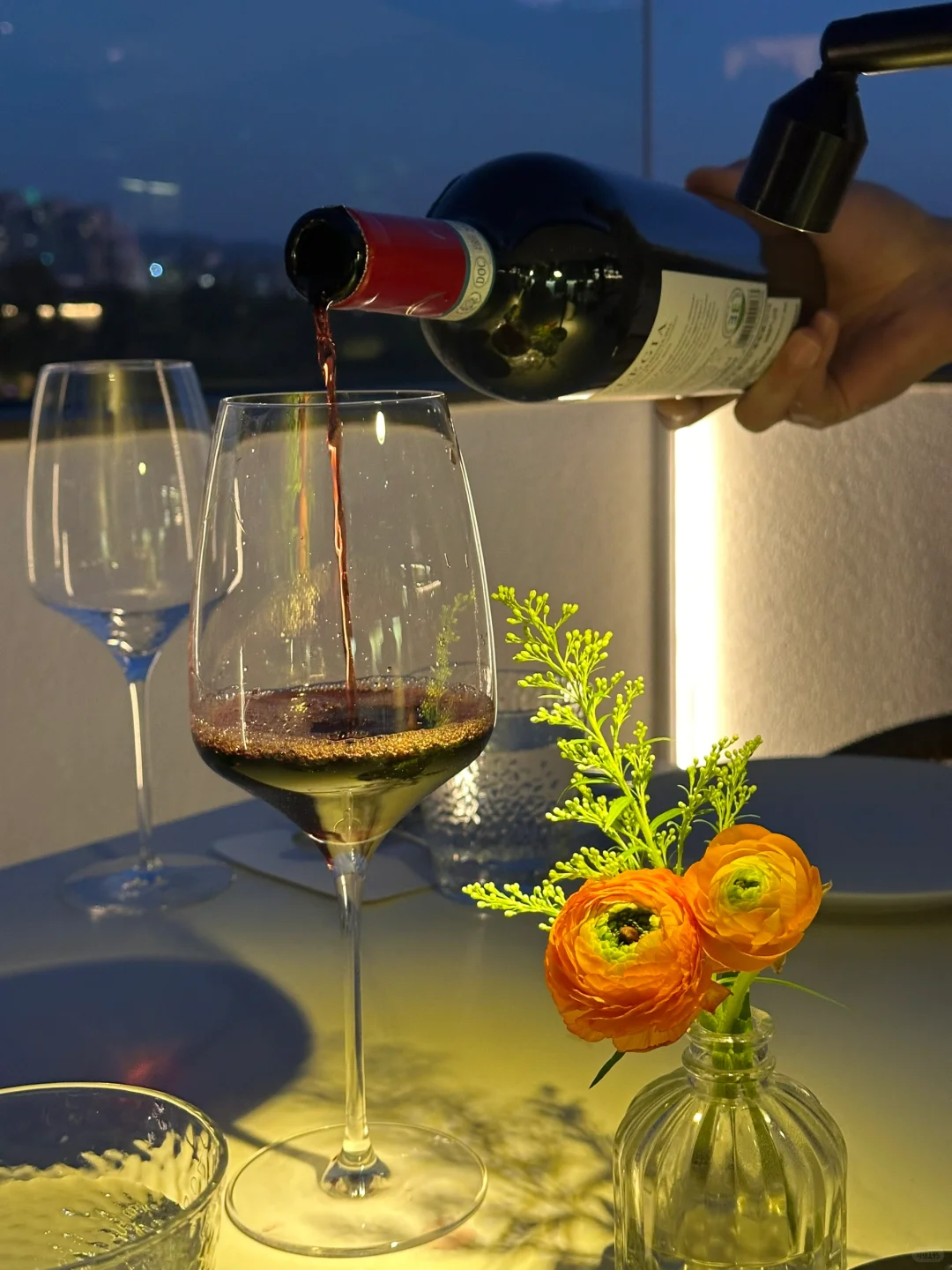 今晚微醺喝什么｜一杯葡萄酒把我喝微醺了