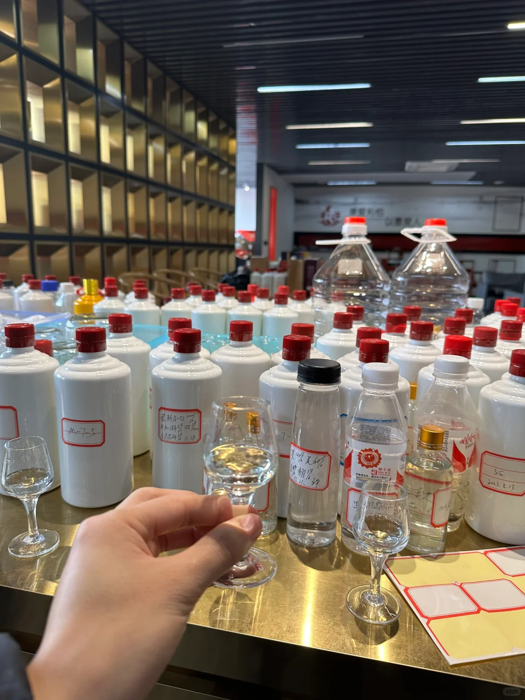 酒柜填满了！