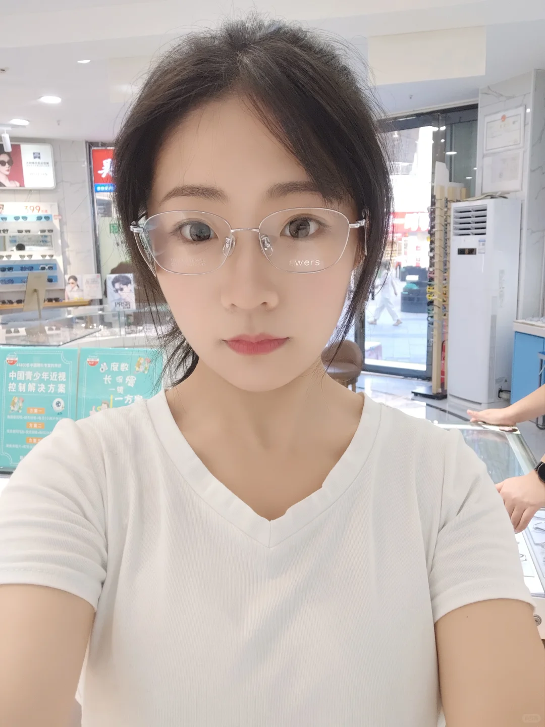 家人们，高度近视帮我看看选哪个