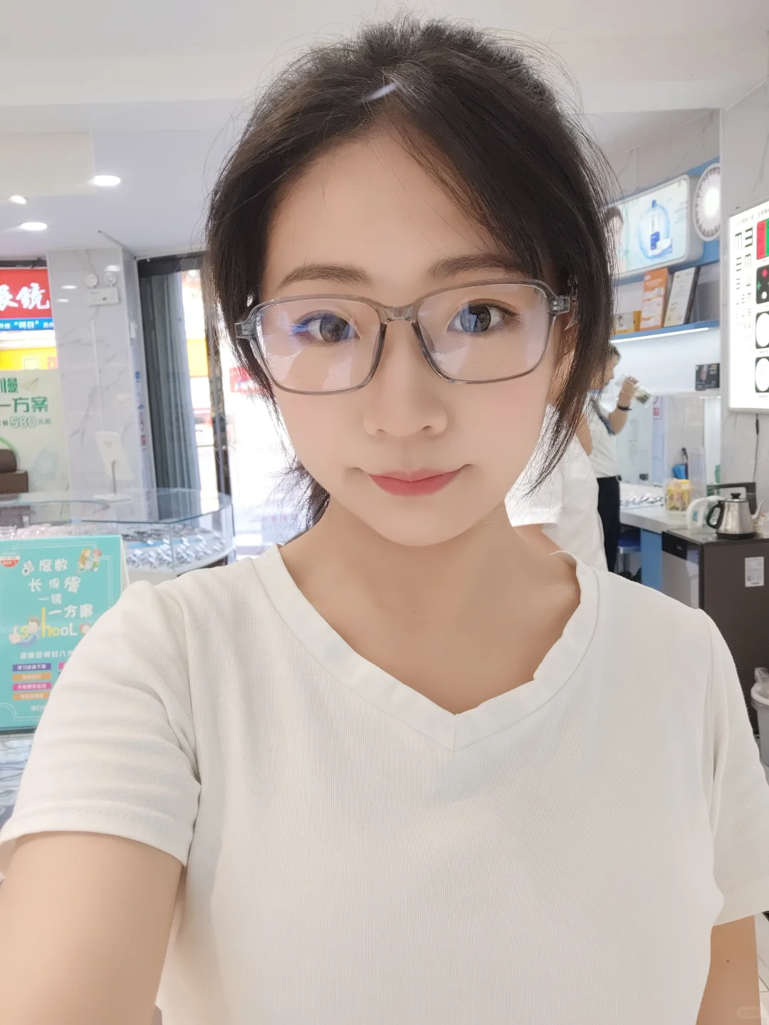 家人们，高度近视帮我看看选哪个